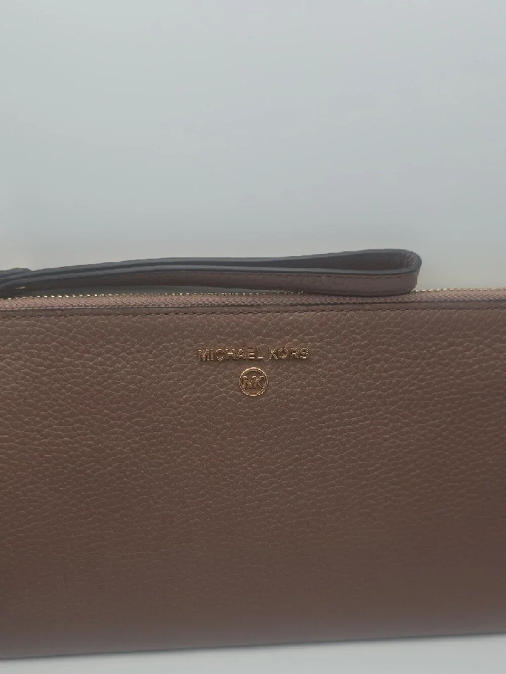 Michael Kors Dark Pink Taupe Pebbled Leather W Gold Wristlet/Phone Holder (EUC)✨